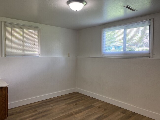 Building Photo - 2 Bed 1 Bath Duplex in Country Setting - NW Ft. Collins