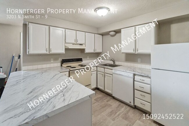 Building Photo - Spacious 1 Bed 1 Bath Apartment!