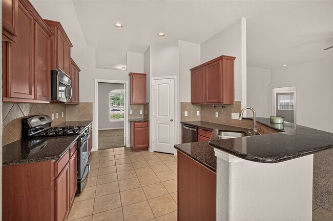 Building Photo - 174 Maple Grove Dr