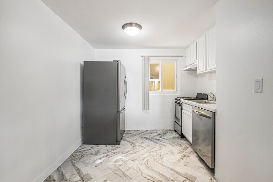 Building Photo - 5837.5A W 88th St
