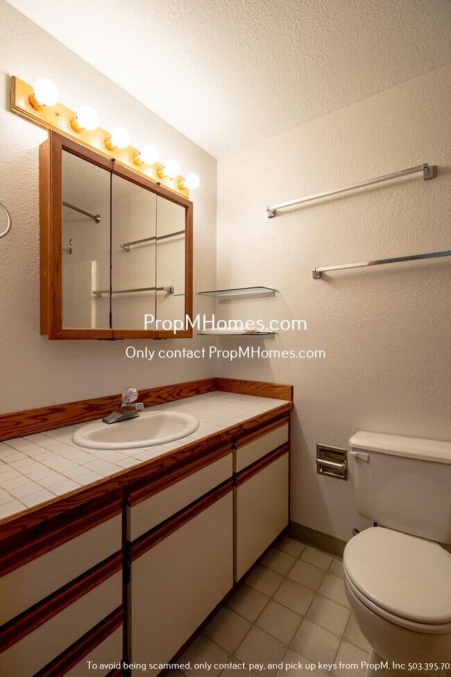 Building Photo - Bright Two Bedroom Home in Oak Grove!