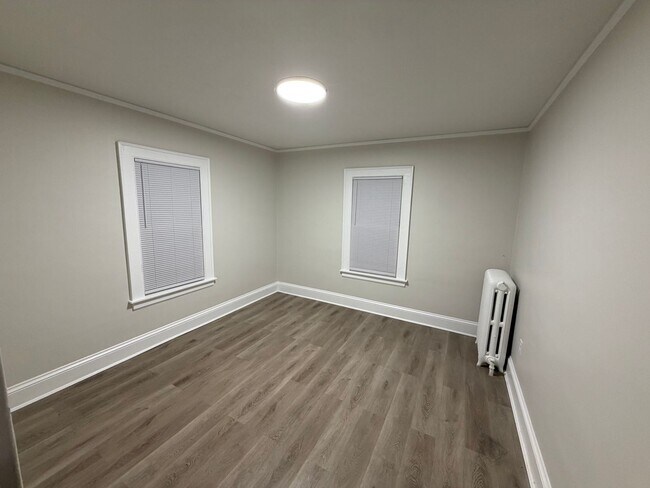 Building Photo - 2 Bedroom West Hartford