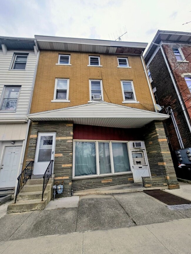 Building Photo - 419 Front St