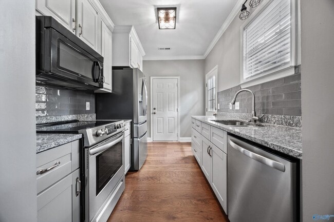 Building Photo - 5104 Frankford Dr SE