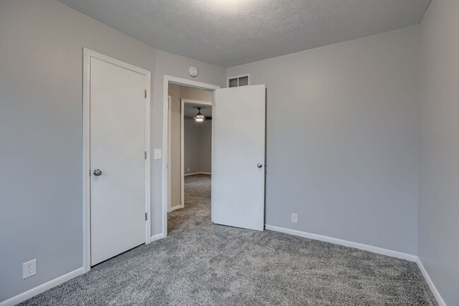 Building Photo - Great 4 Bedroom In Willow Wood!!