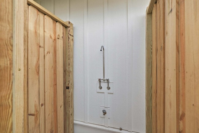 Building Photo - 304 Palm Beach Dr