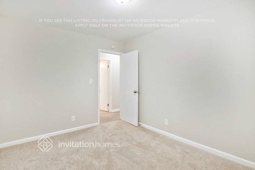 Building Photo - 4596 Sahara Dr SW