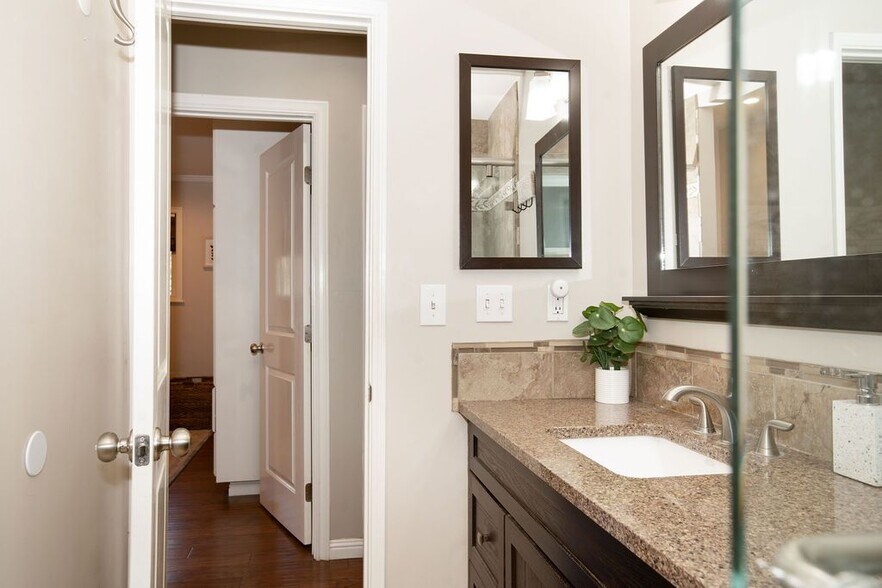 Building Photo - 24933 Faulhorn Dr