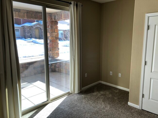 Building Photo - Stunning Condo in Palomino Park