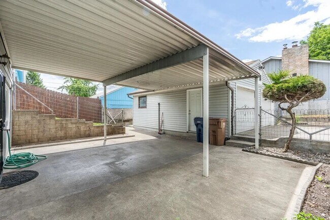Building Photo - Beautiful 4-Bedroom Home with Finished Bas...