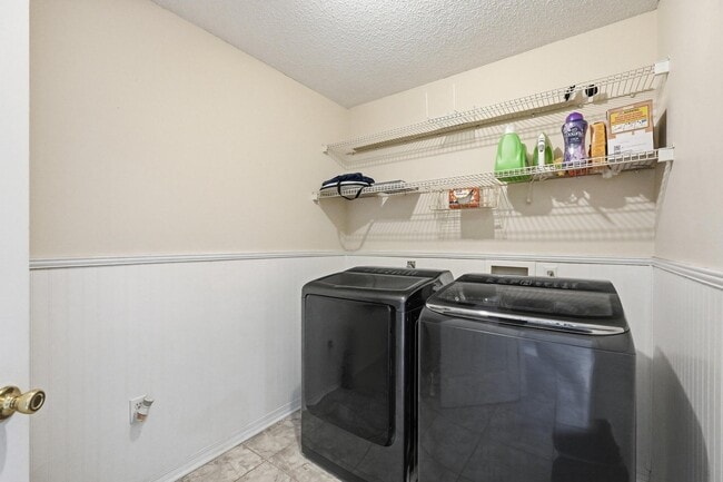 Building Photo - 123 Steeplechase Dr