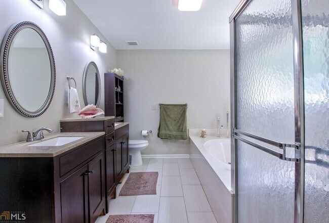 Building Photo - 208 Wysteria Ct