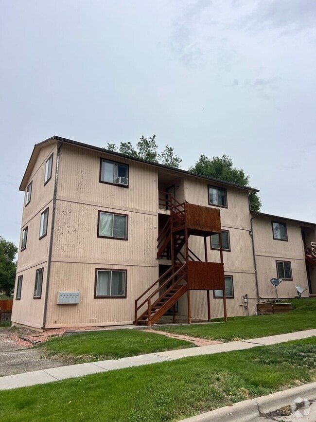 Building Photo - One Bedroom One Bath Apartment located in ...