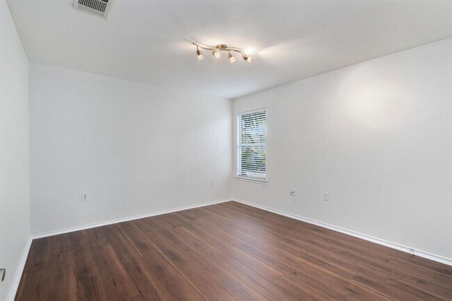Building Photo - 3516 Sand Dunes Ave
