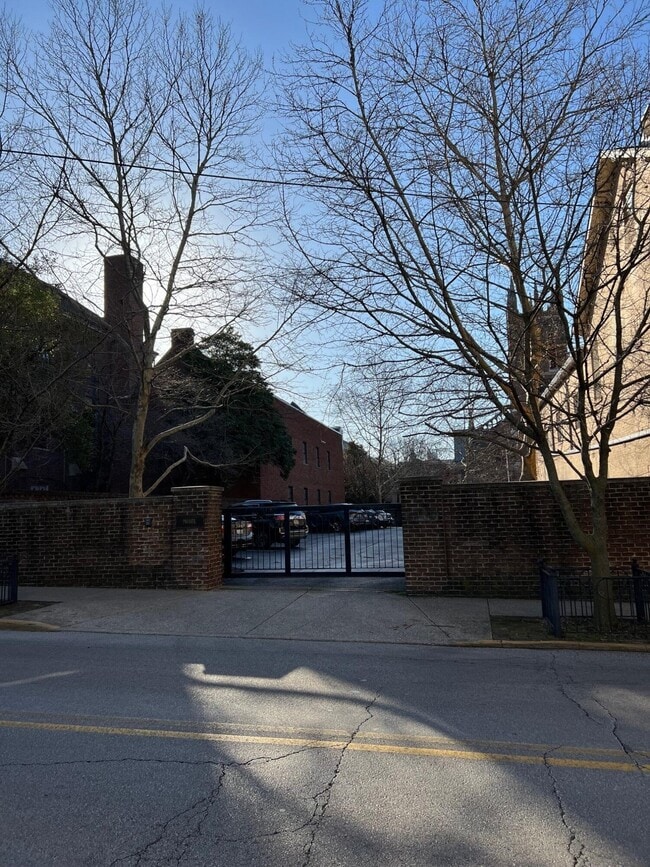 Building Photo - 160 N Mill St