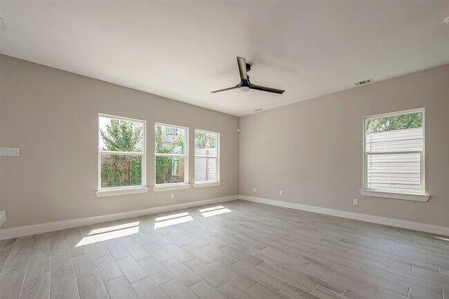 Building Photo - 8128 Chateau St