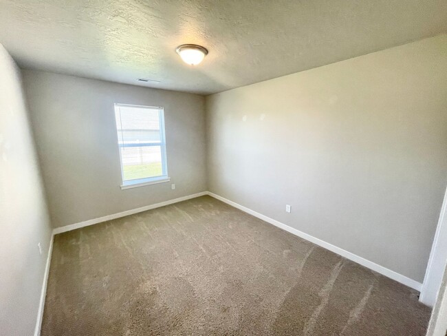 Building Photo - Charming 3 Bedroom Home in Nampa _ Pet Fri...