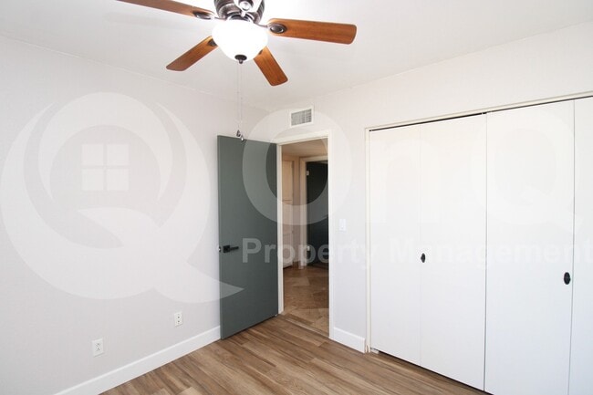 Building Photo - 946 N Ricardo Cir
