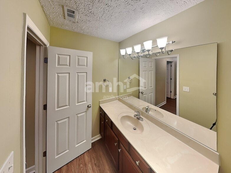 Building Photo - 3605 Belvidere Ct