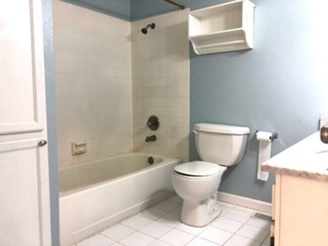 Building Photo - Spacious 4 bedroom in Finn Hill/Juanita area in a cul-de-sac with large backyard