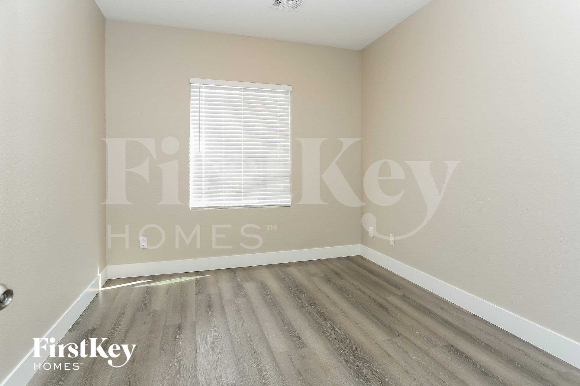 Building Photo - 6834 N Dovecote Ave