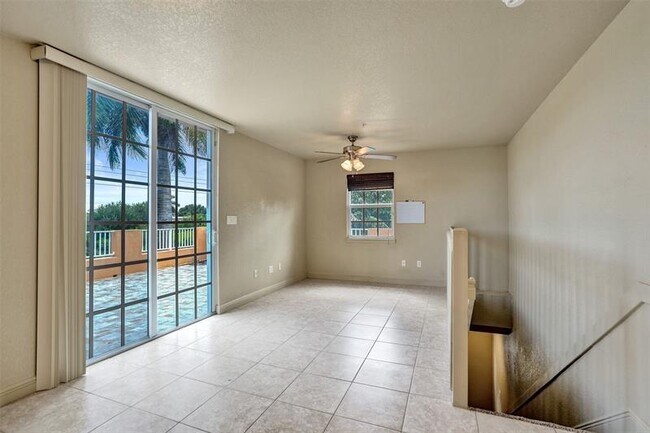 Building Photo - 624 NE 29th Dr