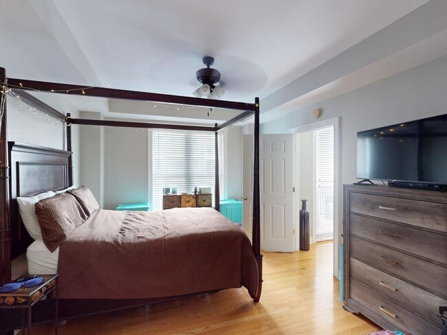 Building Photo - Gateway Plaza in Center City Condo with La...