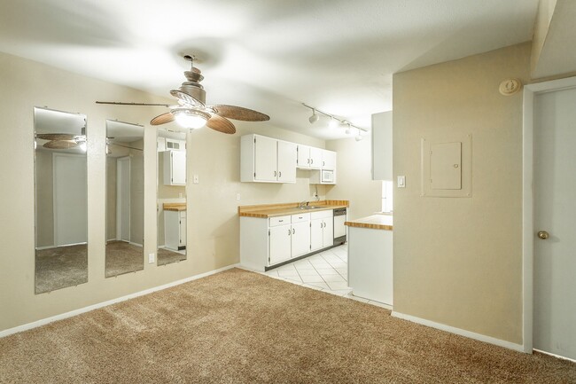 Building Photo - 1 bedroom 1 bath in Signal View
