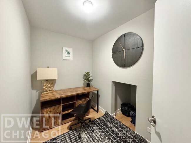 Building Photo - 2550 W Thomas St