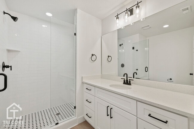 Building Photo - townhome