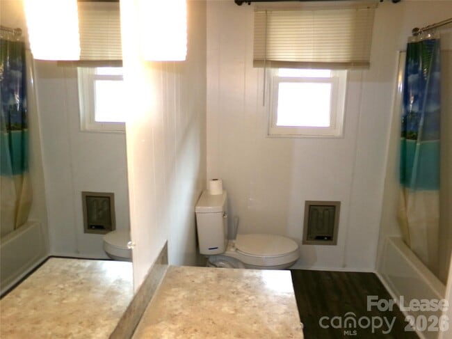 Building Photo - 869 Emerald Shores Rd