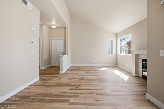Building Photo - 315 Seine Way