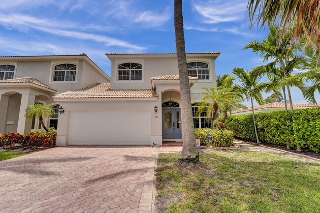 Building Photo - 220 Pine Ave