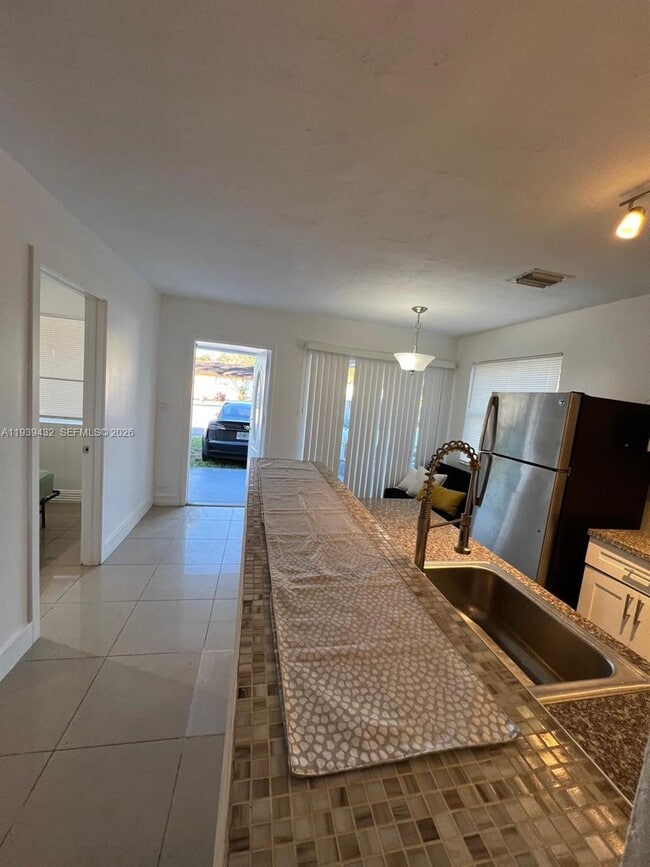 Building Photo - 2920 NW 11th Pl