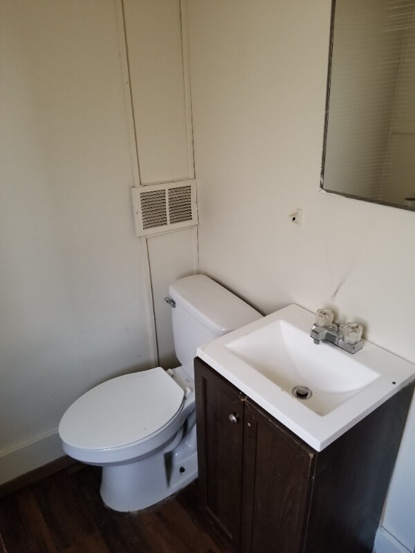 Building Photo - 261 Bellview St