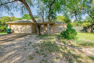 Building Photo - 2 Willow Ct