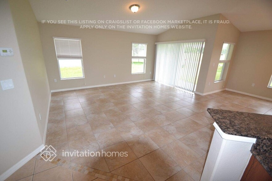 Building Photo - 2455 Hamlet Cir