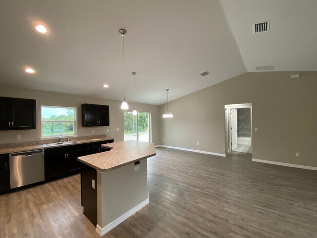 Building Photo - Custom Home - Desirable SW Ocala Neighborh...
