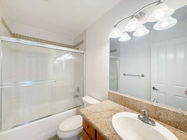 Building Photo - Beautiful 1 Bedroom/1 Bathroom Condo Locat...