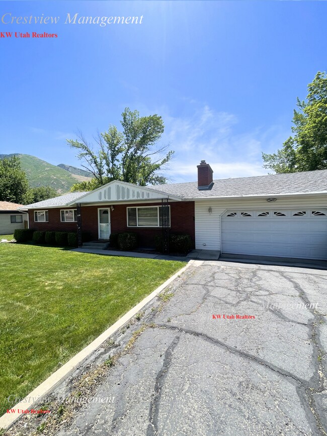 Building Photo - Charming Home with Expansive Yard in Prime Draper Location