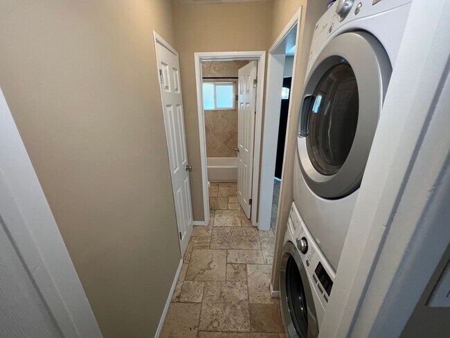Building Photo - Gorgeous Unit in Imperial Beach!