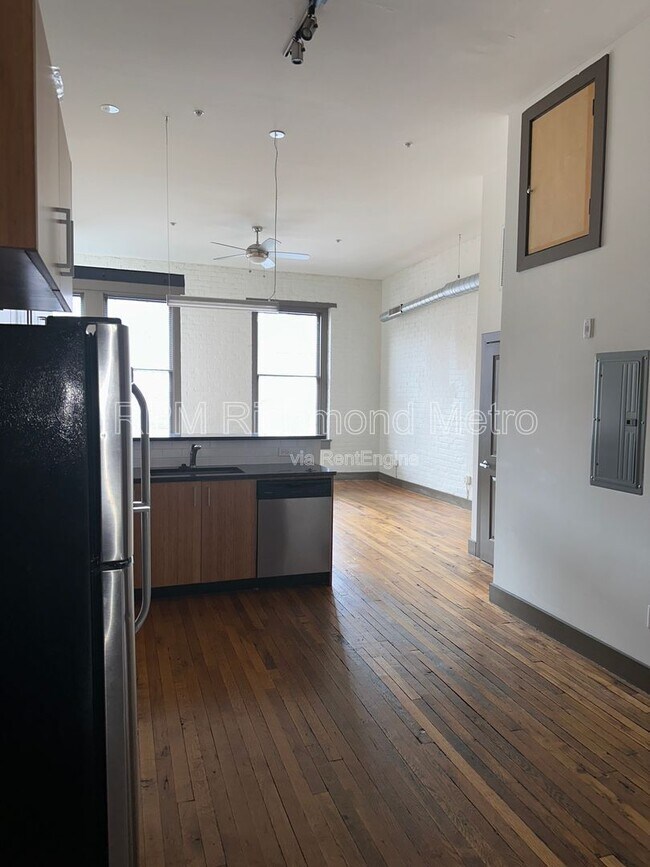 Building Photo - 1322 W Broad St