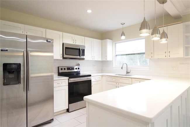 Building Photo - 10907 SW 24th Ave