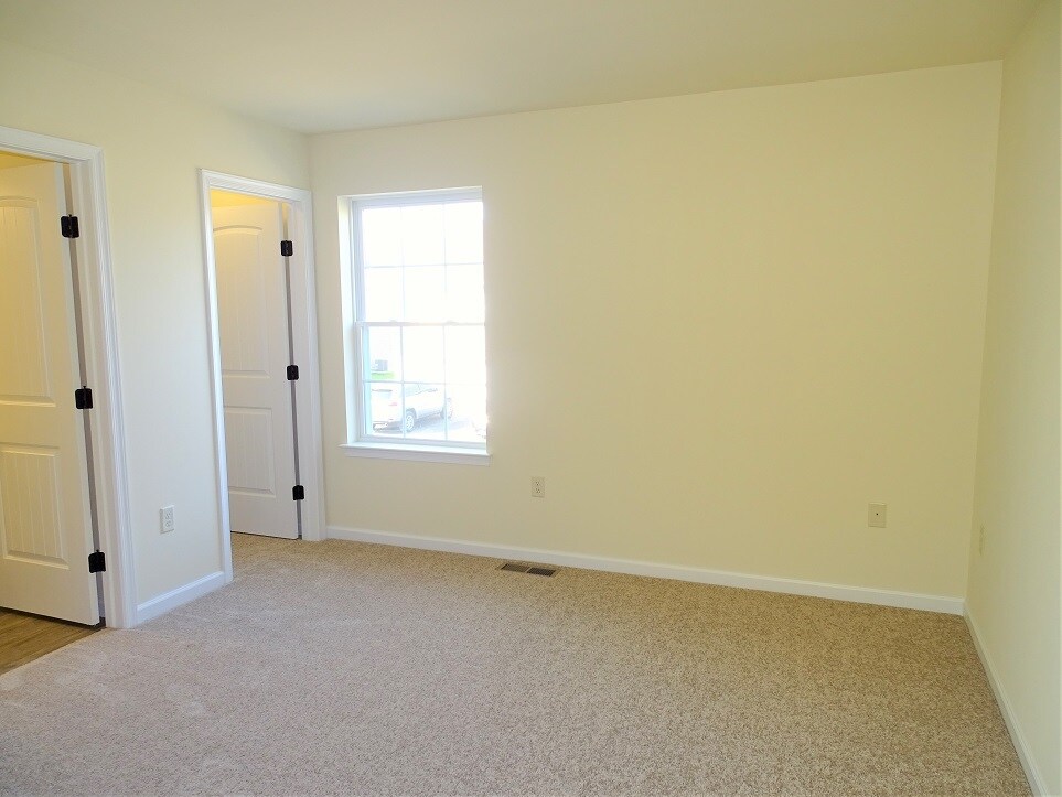 Building Photo - 852 Byler Cir