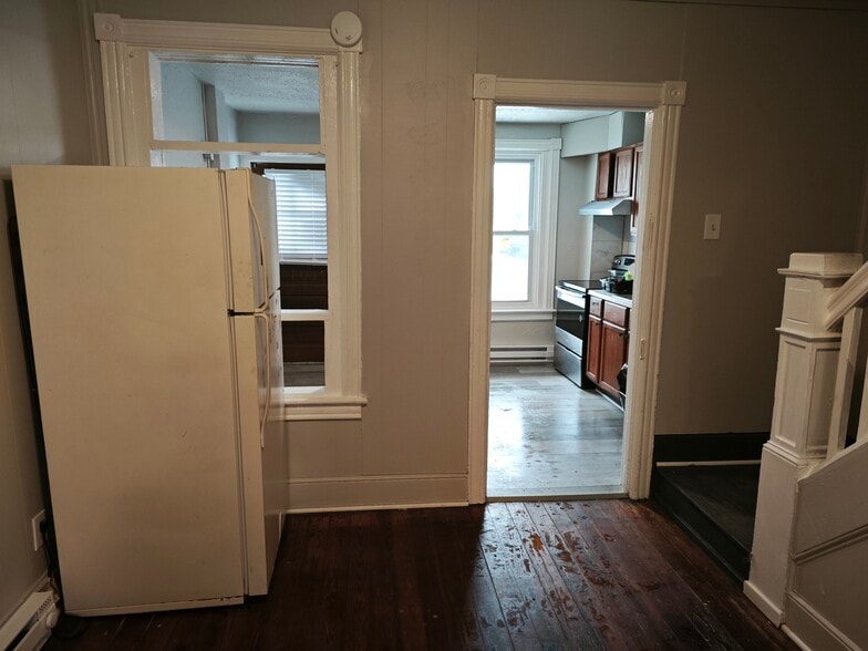 Building Photo - 827 Laufer St