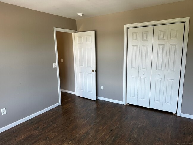 Building Photo - 44 Taft Pointe