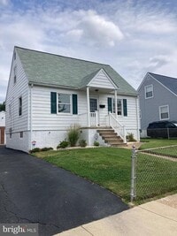 Building Photo - 1607 Leslie Rd