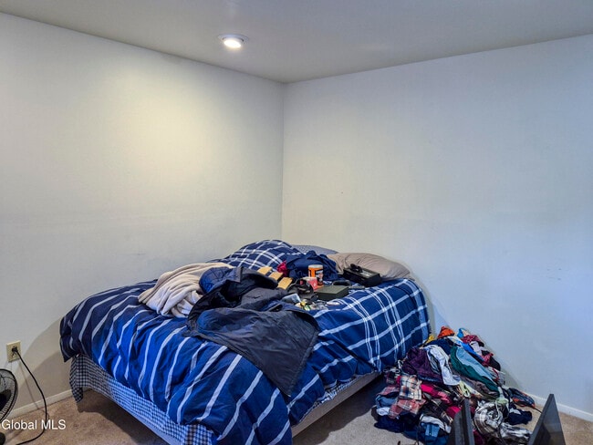 Building Photo - 524 Maple Ave