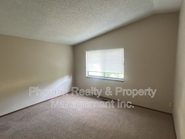Building Photo - 146 Lois Dr