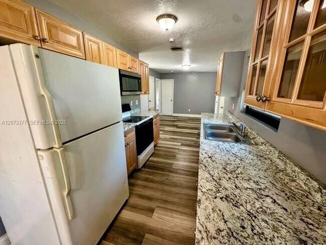 Building Photo - 2026 Schooner Dr